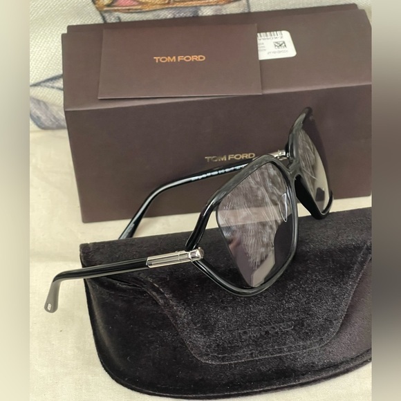 TOM FORD SOLANGE-02 SUNGLASSES⭐️NIB Full-Set⭐️ALWAYS AUTHENTIC🇮🇹Made in Italy🇮🇹 - Picture 1 of 17